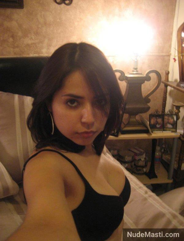 Young Indian College Girl Hansika Nude Pics In Hotel Room